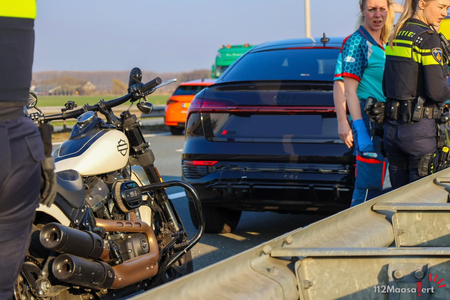 Motorrijder botst achterop auto op A20 bij Maasland
