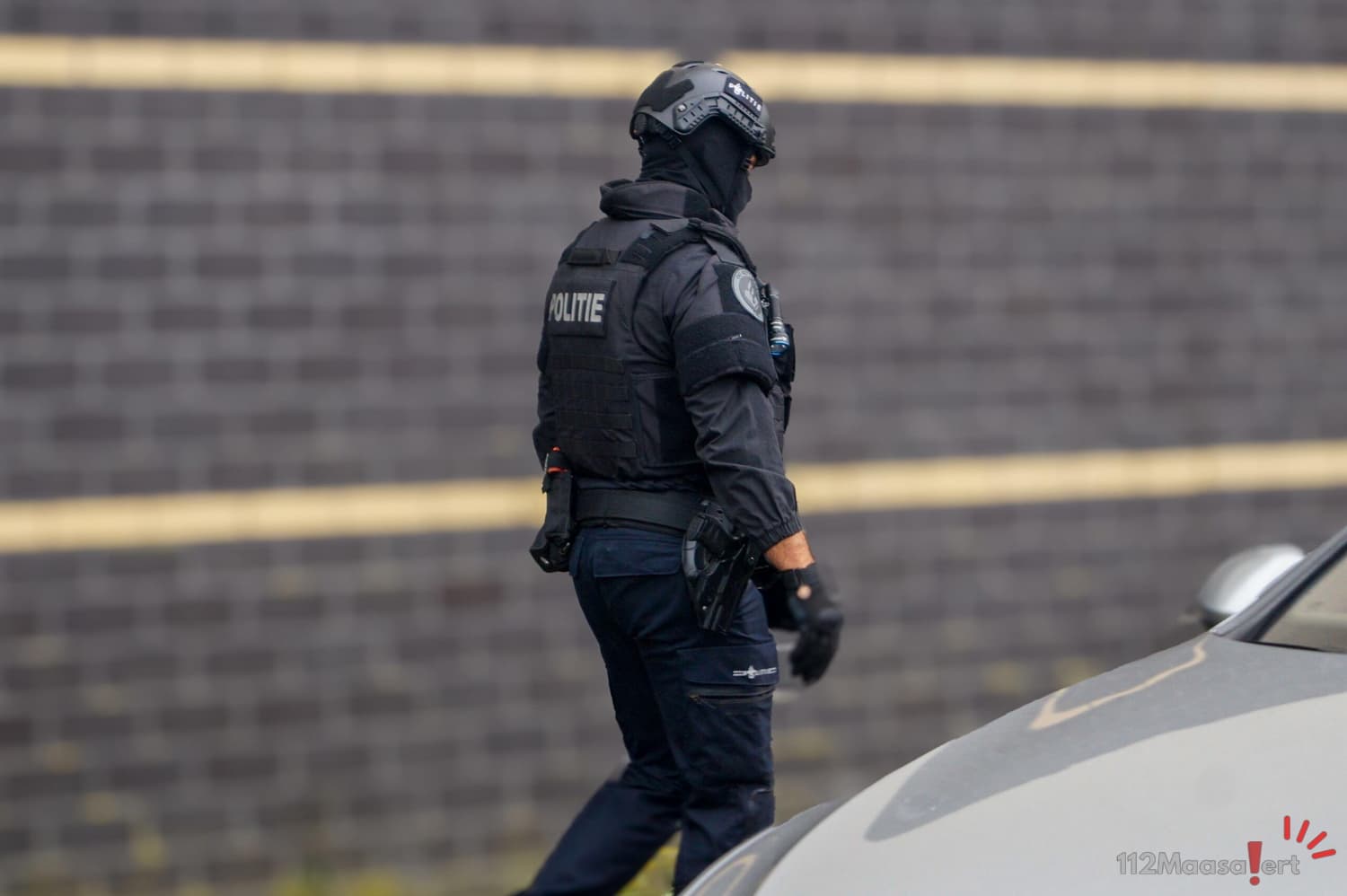 22-jarige Maassluizer aangehouden bij inval aan Taanschuurkade na achtervolging met vuurwapen