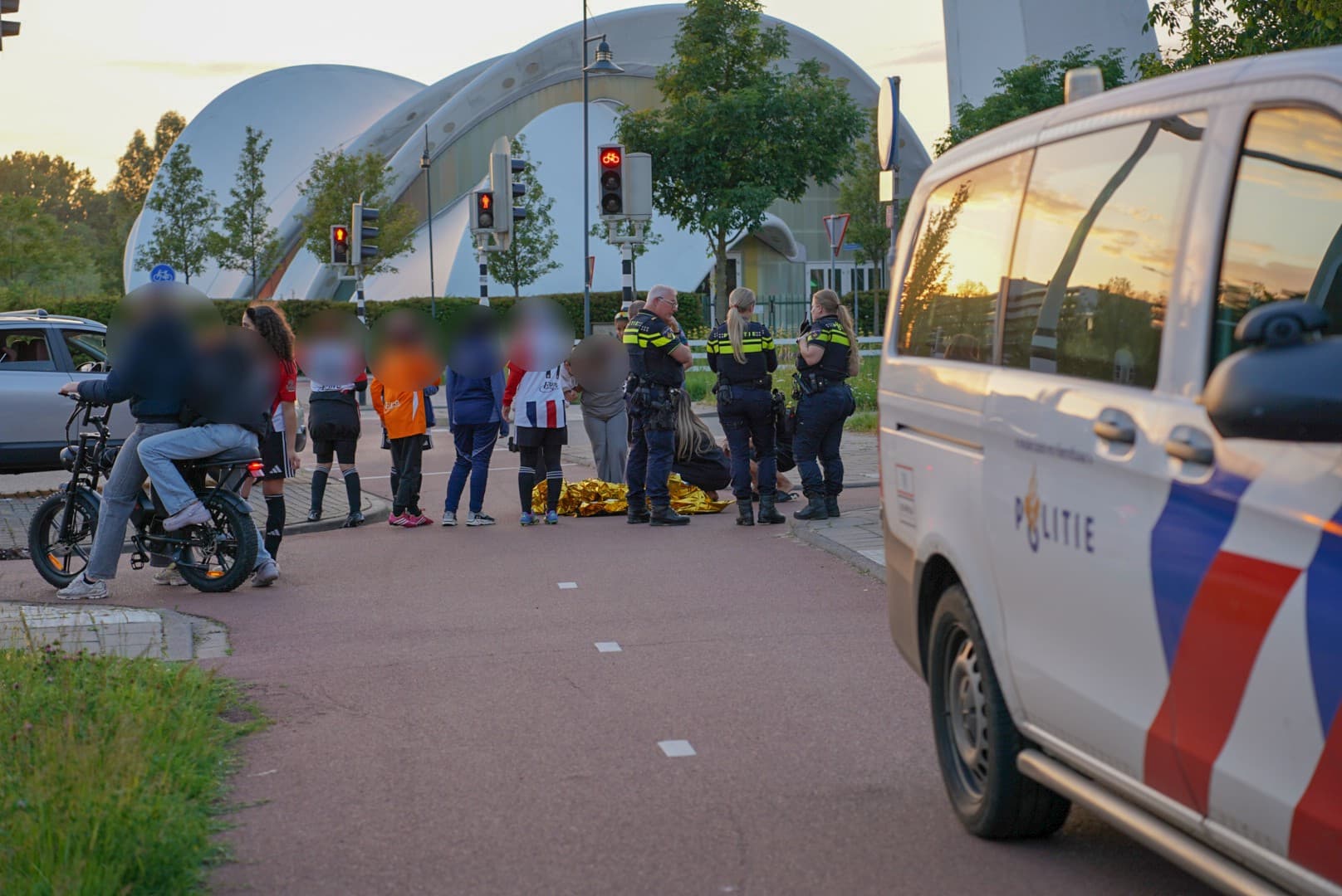 Hulpdiensten met spoed naar fatbike ongeval op de Westlandseweg in Maassluis