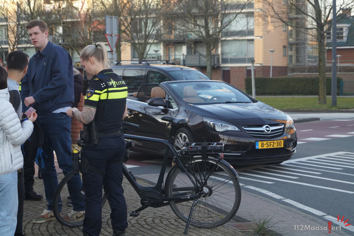 Fietser aangereden door automobilist op de Westlandseweg in Maassluis