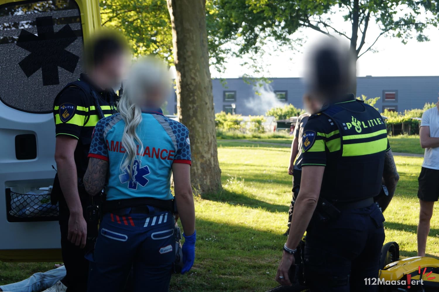Scooter en auto botsen op kruising Iependal en Kastanjedal in Maassluis