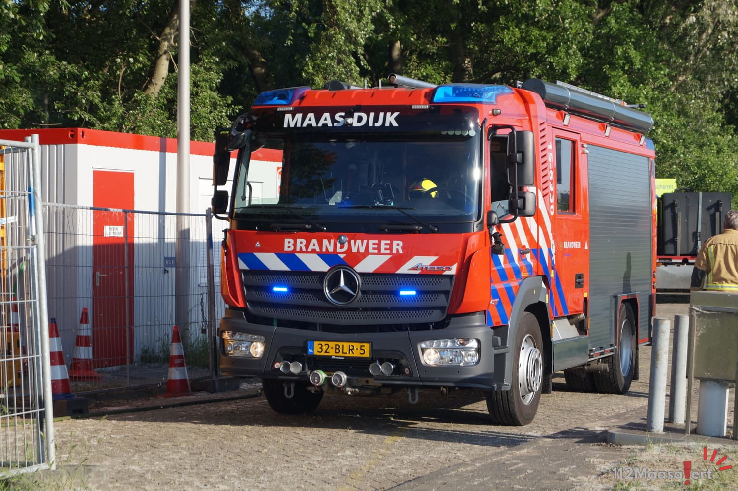 Kleine brand in bosschage aan Coldenhovelaan in Maasdijk snel onder controle