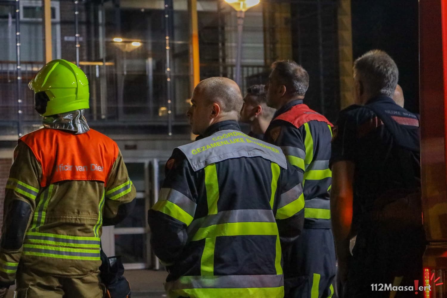 Woning in brand in Rozenburgse flat; opschaling naar middelbrand
