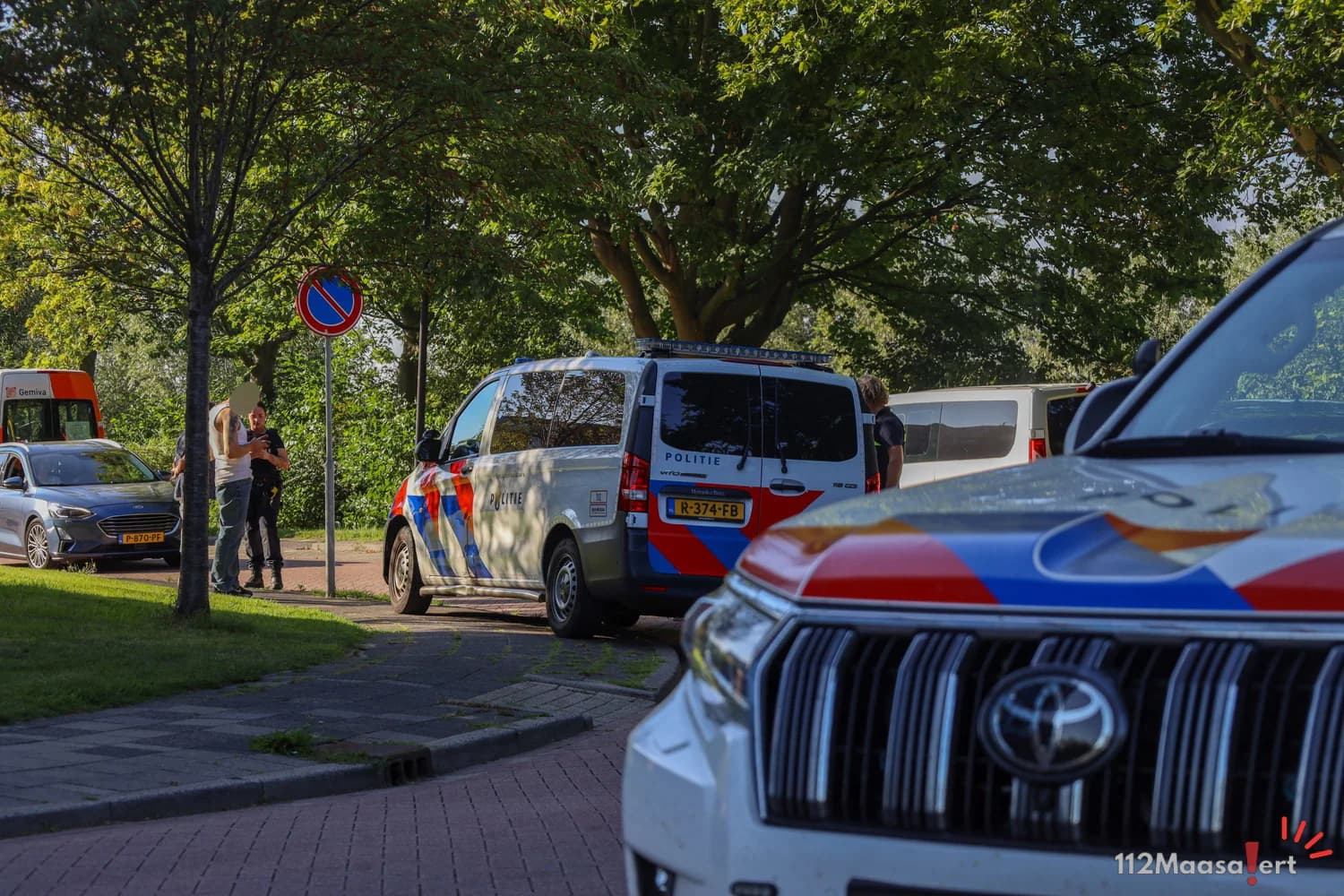Drie verdachten bedreigen slachtoffers met mes en vuurwapen bij woningoverval