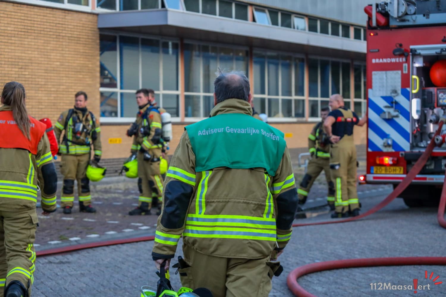 Brandweer rukt uit voor sisgeluid in bedrijfspand aan de Fultonstraat in Vlaardingen