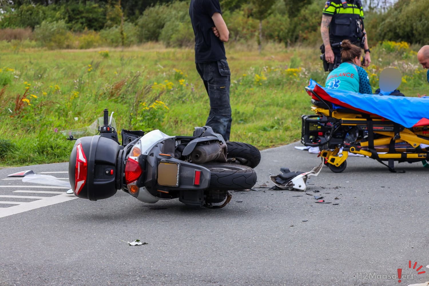 Gewonde bij ongeval tussen auto en scooter op Maassluissedijk in Vlaardingen