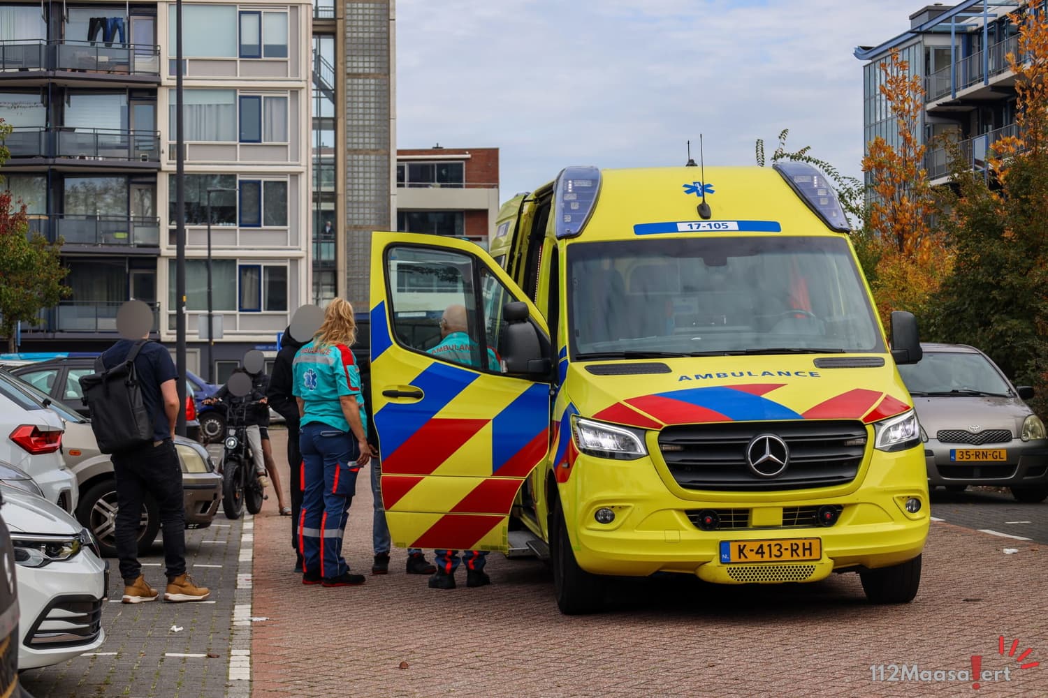 Fietser op fatbike botst op auto aan Vincent van Goghlaan in Maassluis