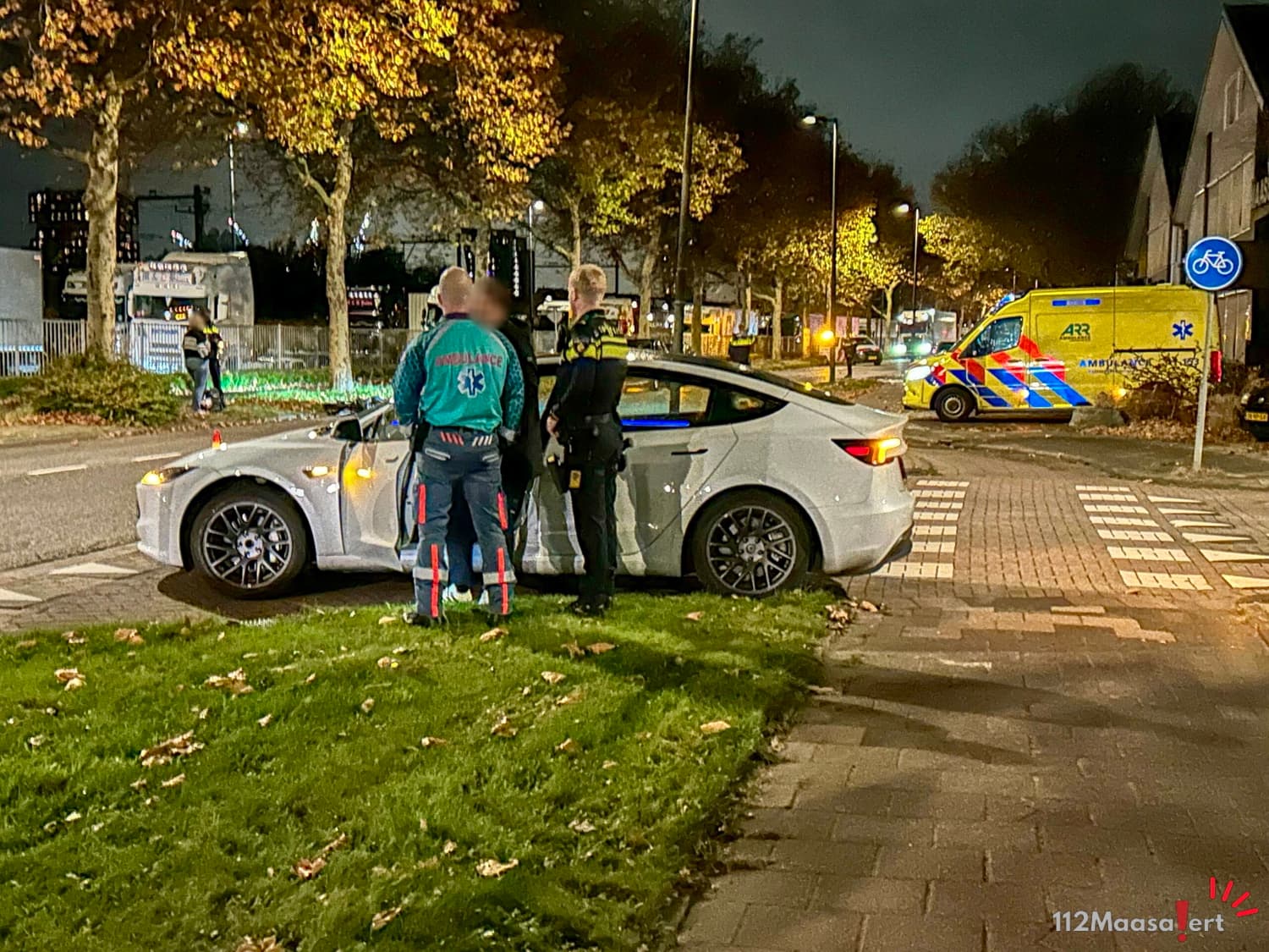 Bestuurder naar ziekenhuis na ongeval met twee auto’s op de Industrieweg Maassluis