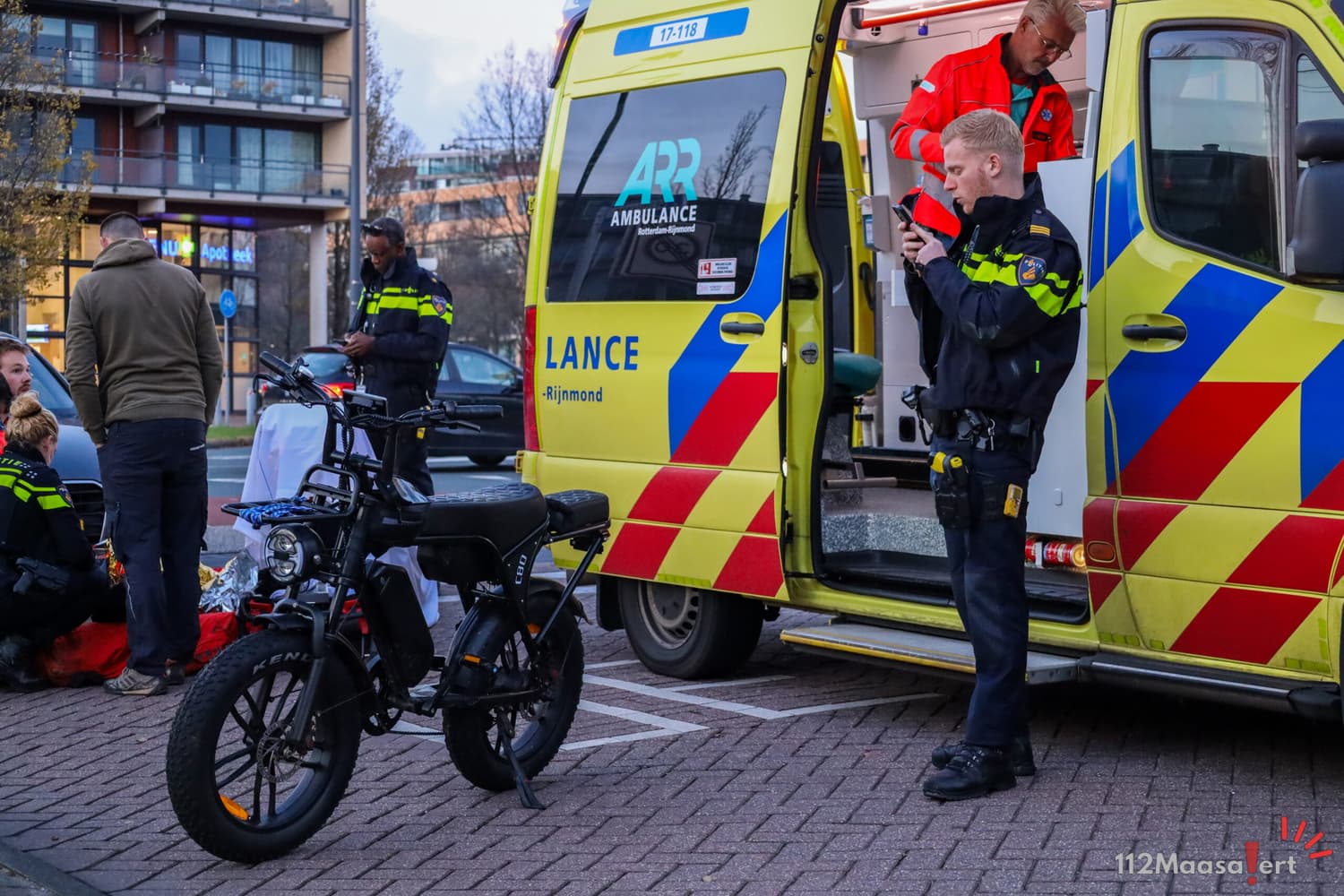 Gewonde bij aanrijding tussen auto en fatbike op de Elektraweg in Maassluis