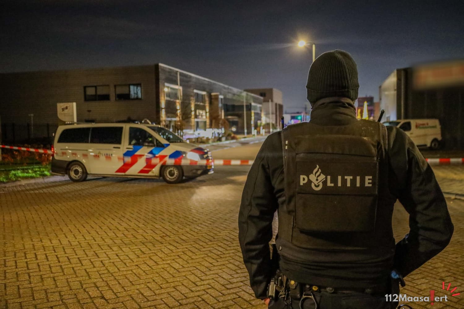 Politie valt bedrijfspand in Maassluis binnen en stuit op 350 kilo vermoedelijke drugs en wapens