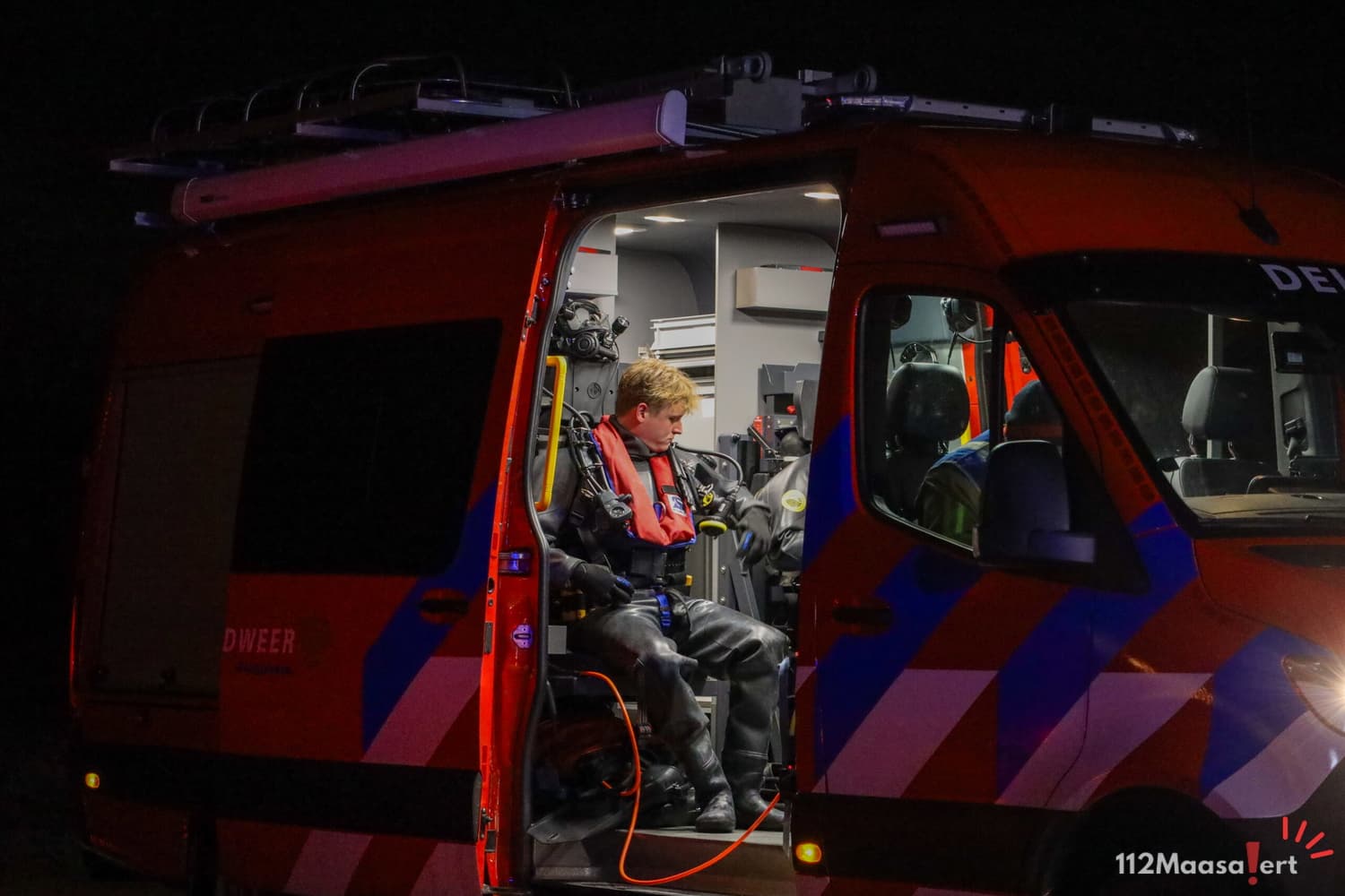 Scooter volledig te water aan Westgaag in Maasland