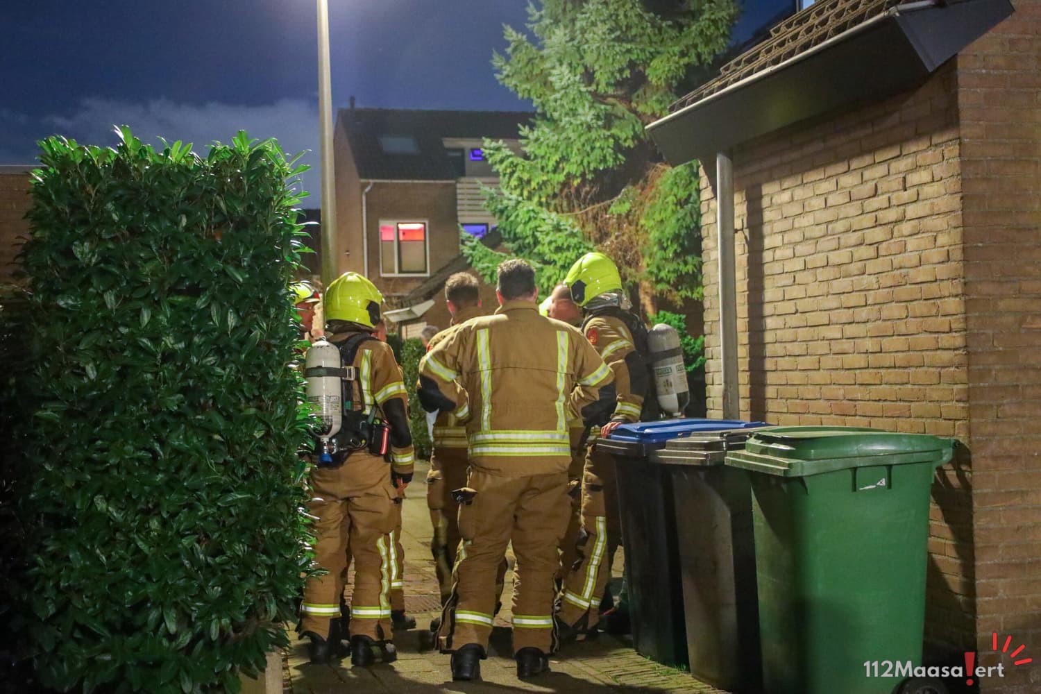 Schoorsteenbrand zorgt voor inzet brandweer aan de Riemtale in Maasland, bewoner krijgt stookverbod
