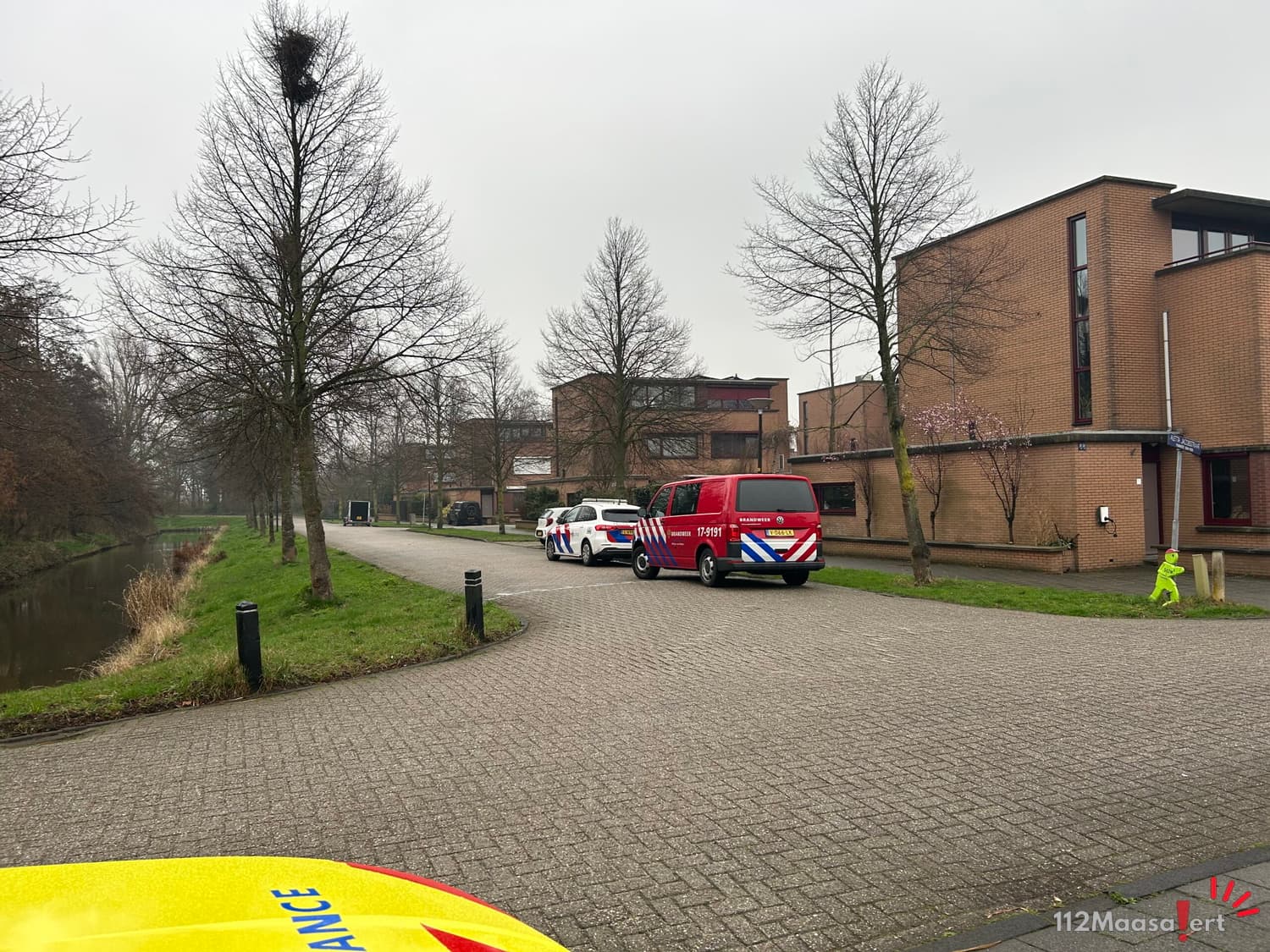 Persoon onwel in zwembad aan Sportlaan in Maassluis, vrouw met spoed naar ziekenhuis