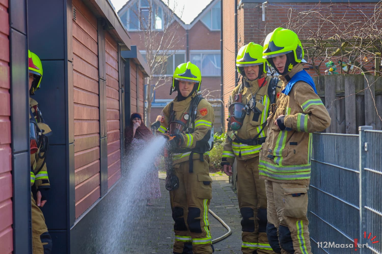 Pan vat vlam tijdens kookactiviteiten in schuur aan de Lijnbaan in Maassluis