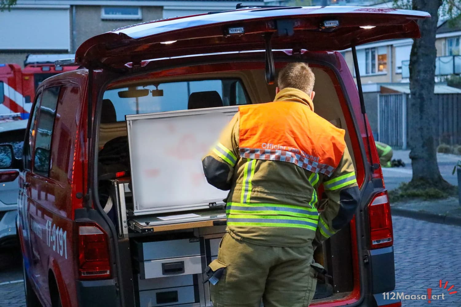 Brandweer onderzoekt vreemde lucht in woningen aan Berkendal in Maassluis