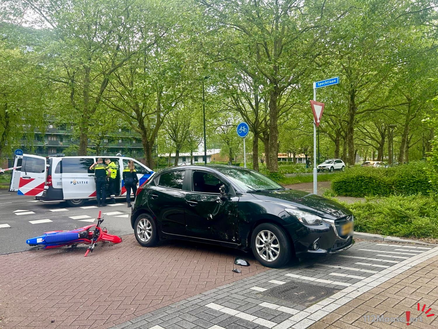 Zwaargewonde bij ongeval met crossmotor op de Spechtlaan in Vlaardingen