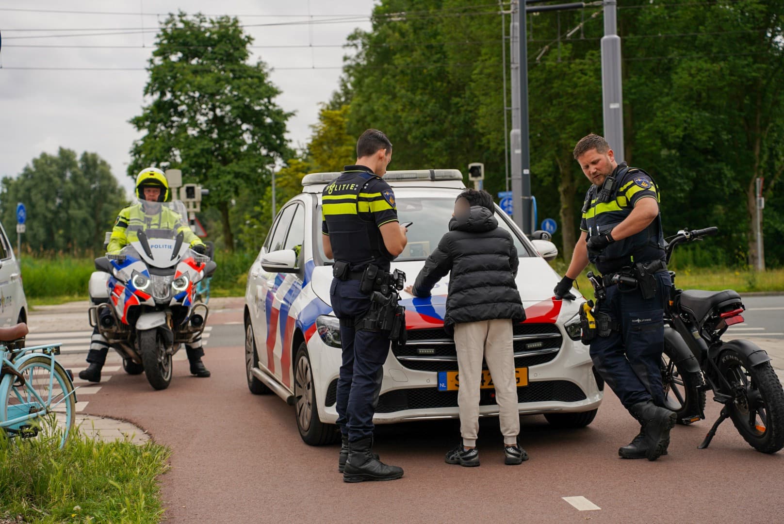Jongen aangehouden na ruzie waarbij mes werd getrokken bij supermarkt in Schiedam