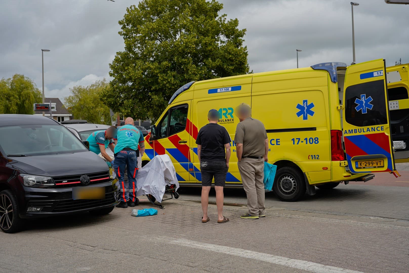 Oudere man gewond na valpartij met fiets op kruising Arthur van Schendelstraat in Maassluis