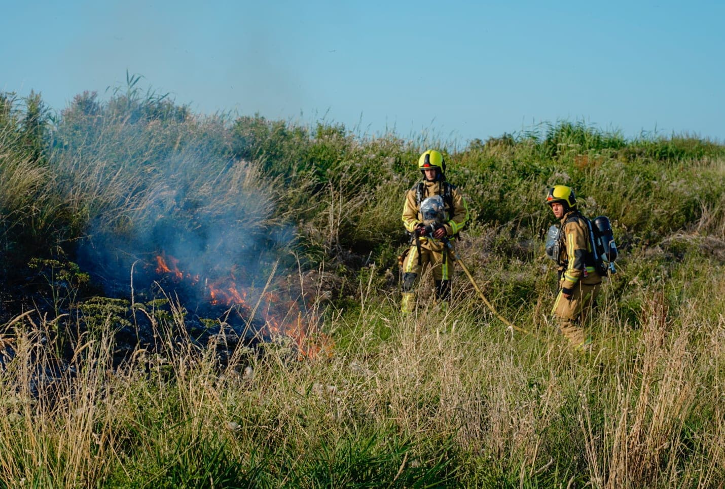Opnieuw een bermbrand aan de Foppenplaskade in Maasland