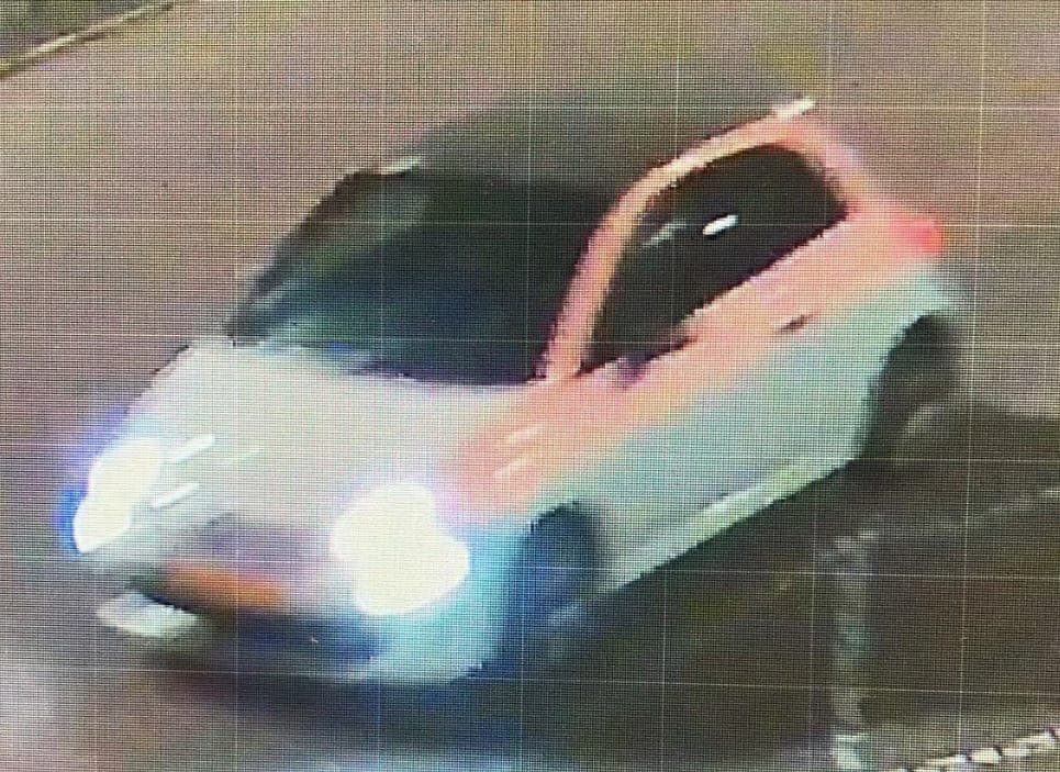 Verdachten inbraak brandweerkazerne Maassluis gezocht na beelden witte Fiat 500