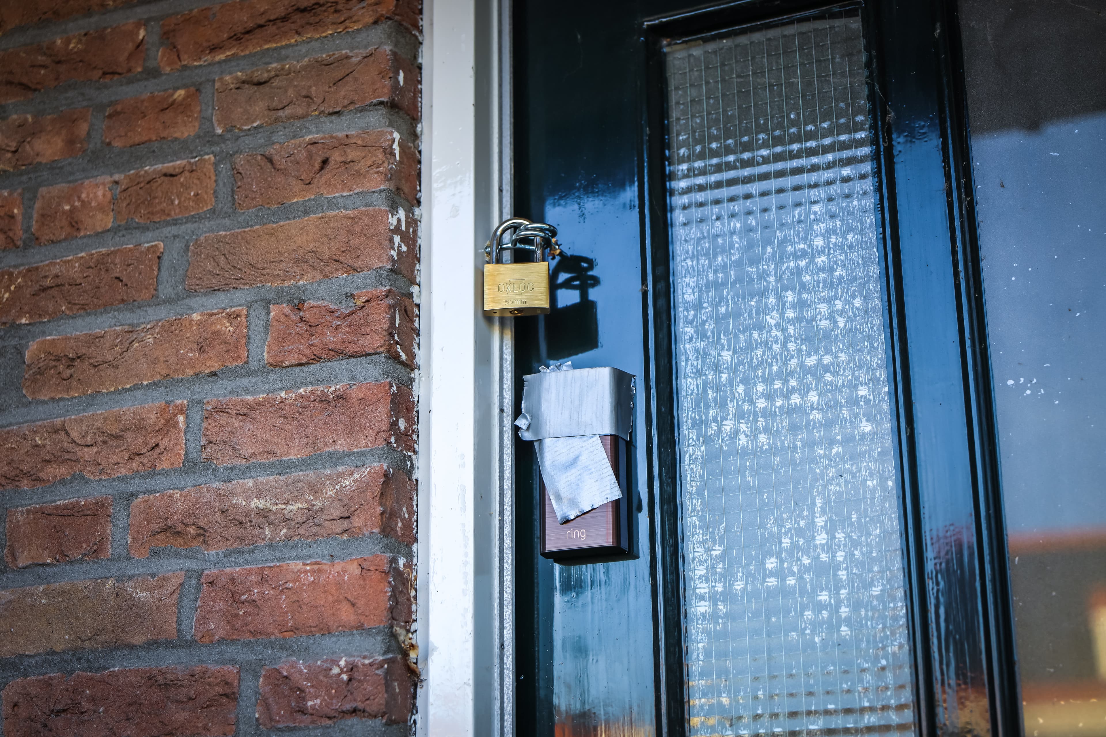 DSI valt woning binnen na vuurwapenmelding in Maassluis