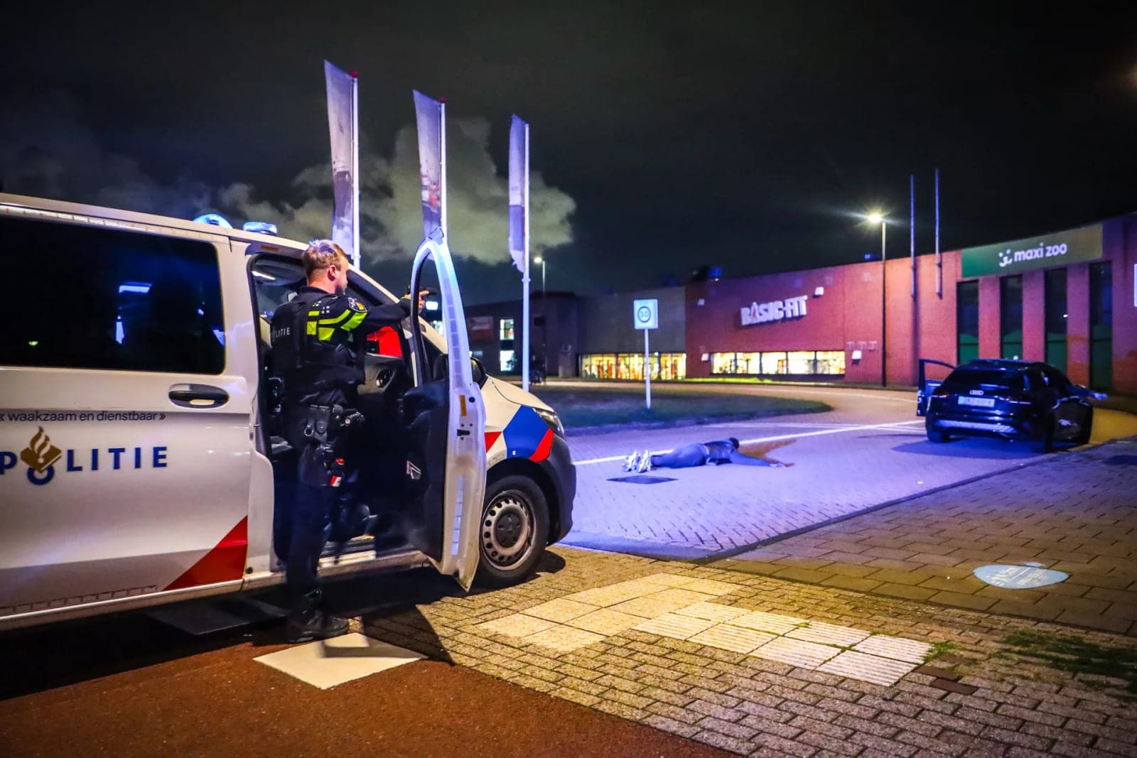 Politie lost waarschuwingsschot na mogelijke vuurwapenmelding in Maassluis