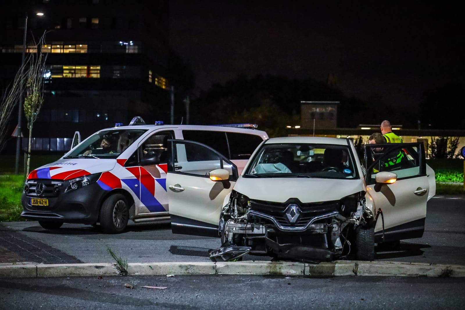 Bestuurder aangehouden voor rijden onder invloed na ravage op Vulcaanweg in Vlaardingen