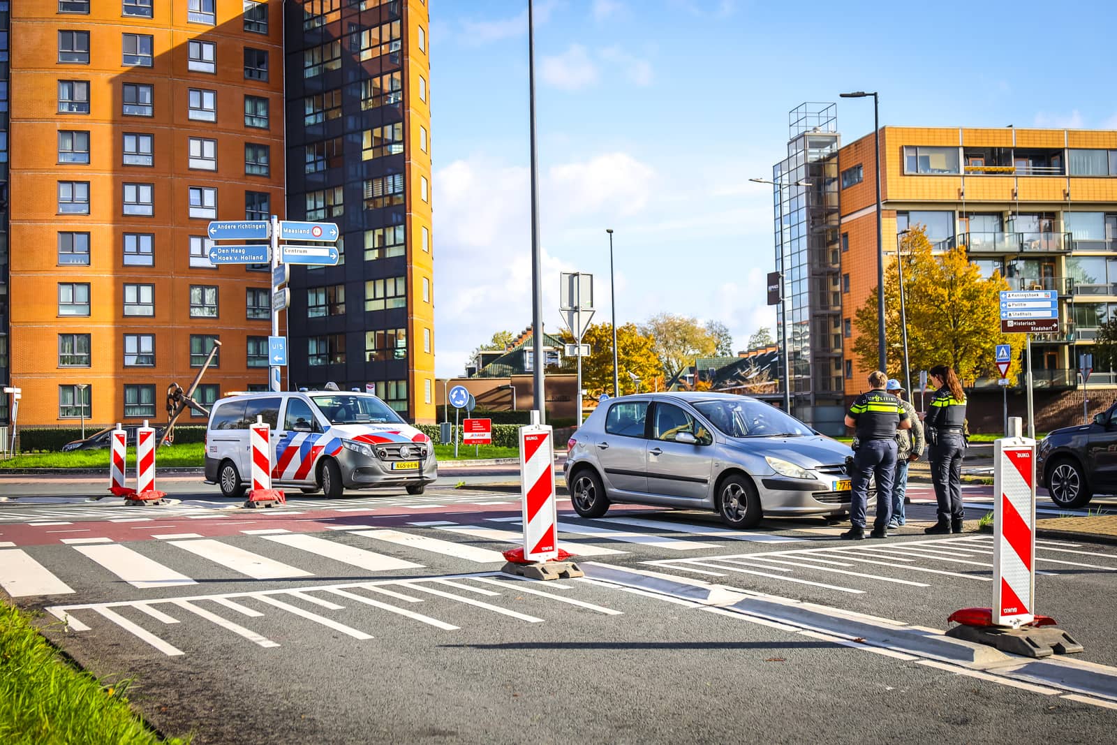 Verkeersongeval tussen auto en fietser op Mozartlaan in Maassluis