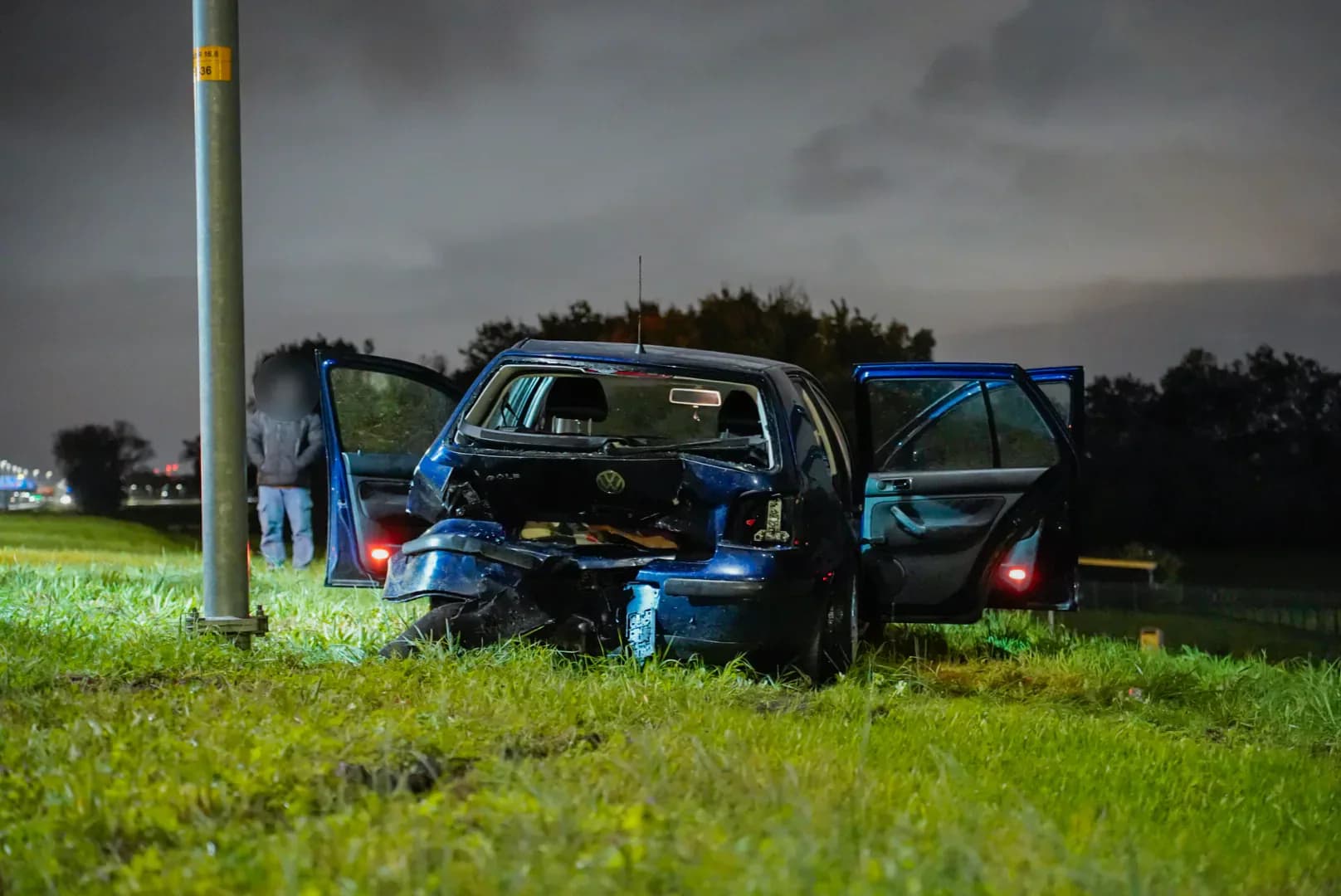 Bestuurder aangehouden na ongeval met forse schade op de A20 in Maasland