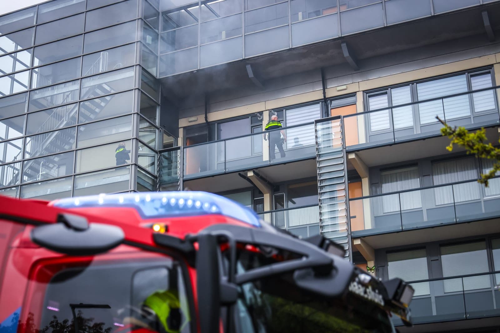 Brand in slaapkamer van flatwoning aan Peter van Anrooylaan in Maassluis