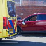 Auto flink beschadigd bij aanrijding met vrachtwagen op Honderland, Maasdijk