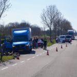 Verkeersongeval op Schenkeldijk Maassluis: Bakwagen en auto botsen, geen letsel in het spel