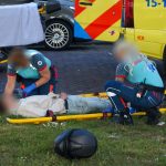 Scooter en auto botsen op kruising Iependal en Kastanjedal in Maassluis
