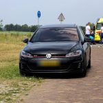 Twee lichtgewonden bij ongeval tussen scooter en auto op de Maassluissedijk in Vlaardingen