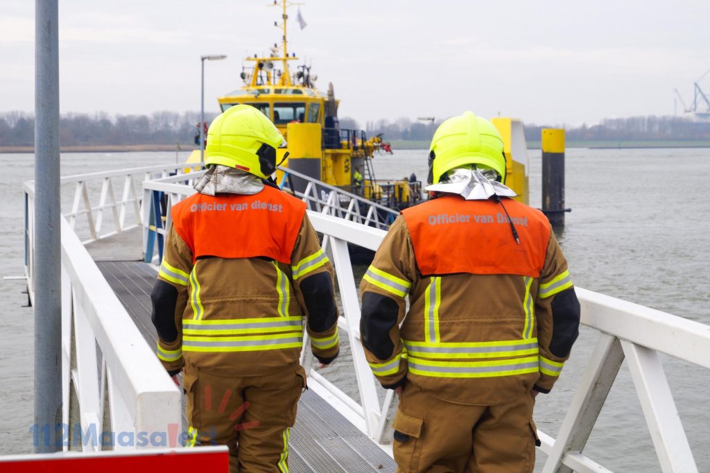 Brand op Patrouillevaartuig langs de Nieuwe Waterweg in Maassluis