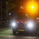 Brandweer blust autobrand, kortsluiting mogelijk oorzaak