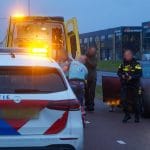 Fietser gewond na aanrijding met scooter op Honderdland, dader doorgereden