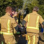 Man met scootmobiel belandt in sloot achter zijn tuin in Maasland