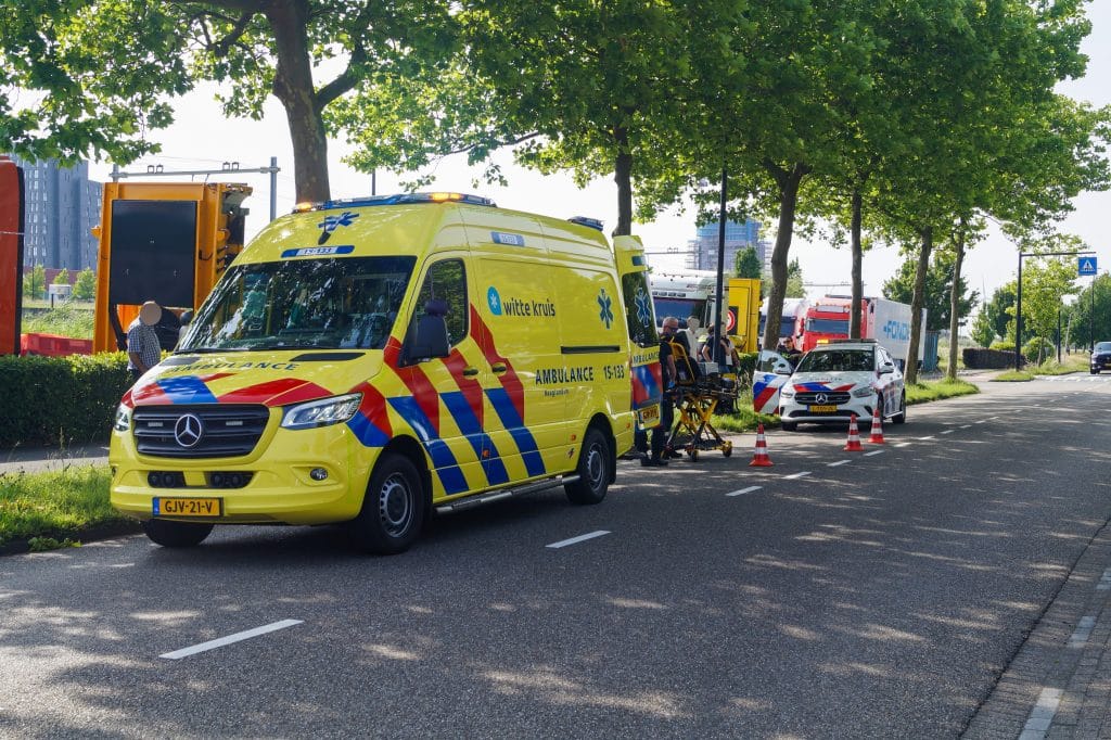 Fietser gewond bij aanrijding op de Industrieweg in Maassluis