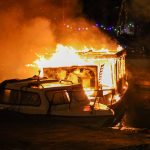 Brand op rondvaartboot in Maassluis, hulpdiensten massaal ingezet