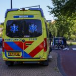 Fietser gewond bij aanrijding met auto op rotonde Rozenlaan in Maassluis
