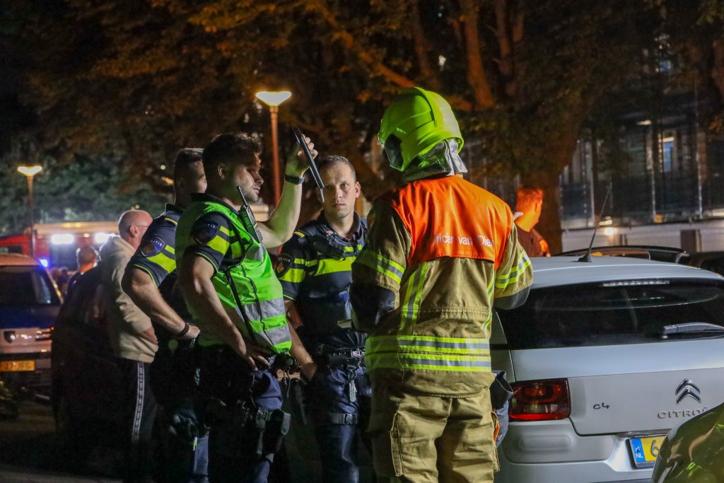 Woning in brand in Rozenburgse flat; opschaling naar middelbrand