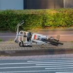 Fietser lichtgewond na aanrijding met auto op Westlandseweg in Maassluis