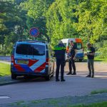 Drie verdachten bedreigen slachtoffers met mes en vuurwapen bij woningoverval