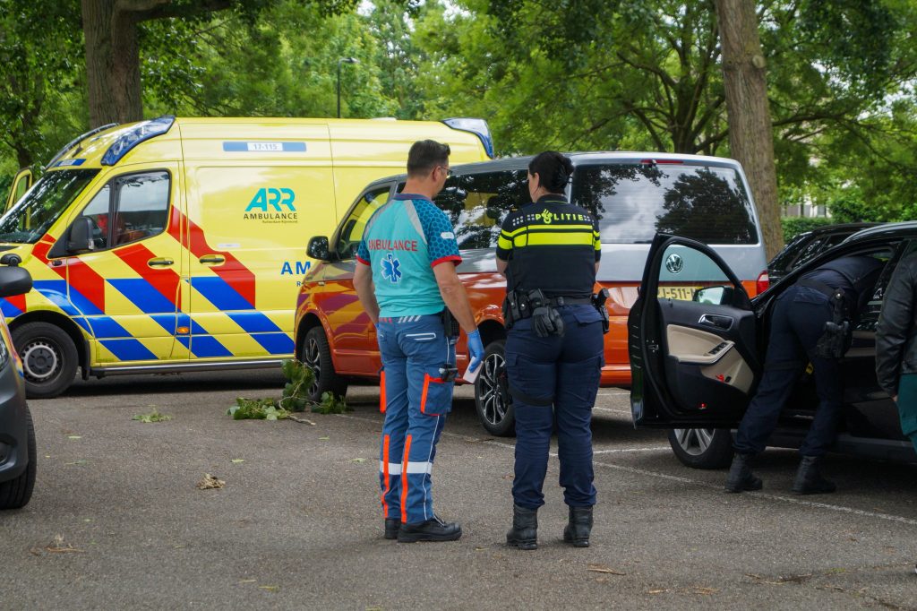Persoon meegenomen na mogelijke familieruzie op parkeerplaats Maassluis