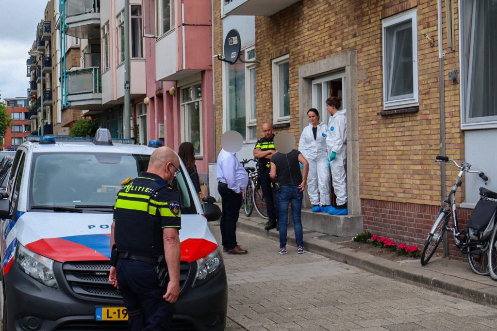 Man (34) aangehouden na vondst overleden persoon in woning Schiedam