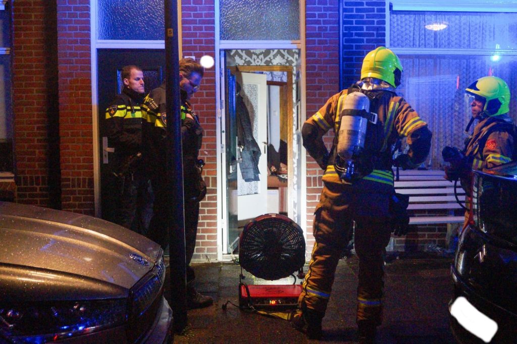 Woningbrand in keuken aan de Esserstraat in Maassluis