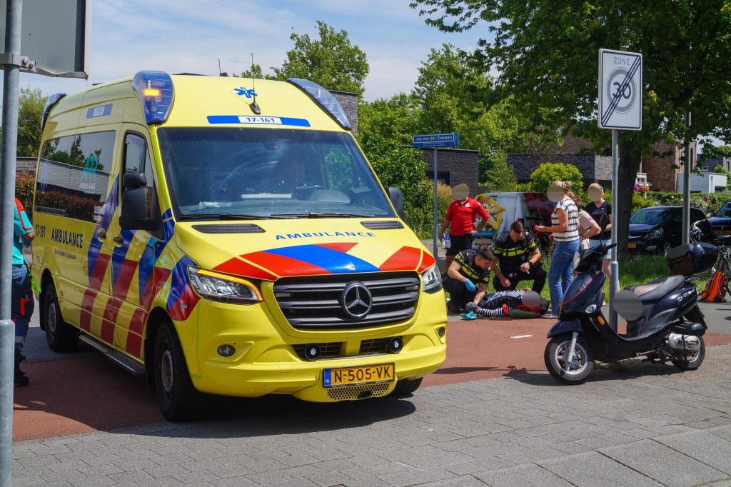 Scooterrijder zwaargewond na val op Job van der Zeelaan in Maassluis