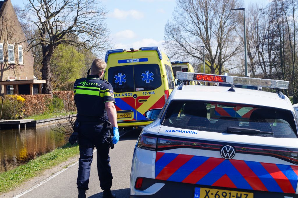 Ongeval tussen fietser en scooterrijder op de Zuidbuurt in Maassluis