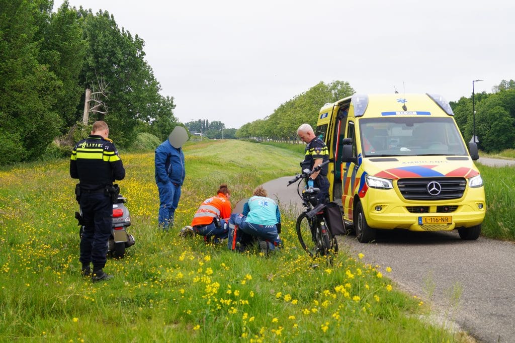 Aanrijding tussen fietser en scooterrijder op Maassluissedijk in Vlaardingen